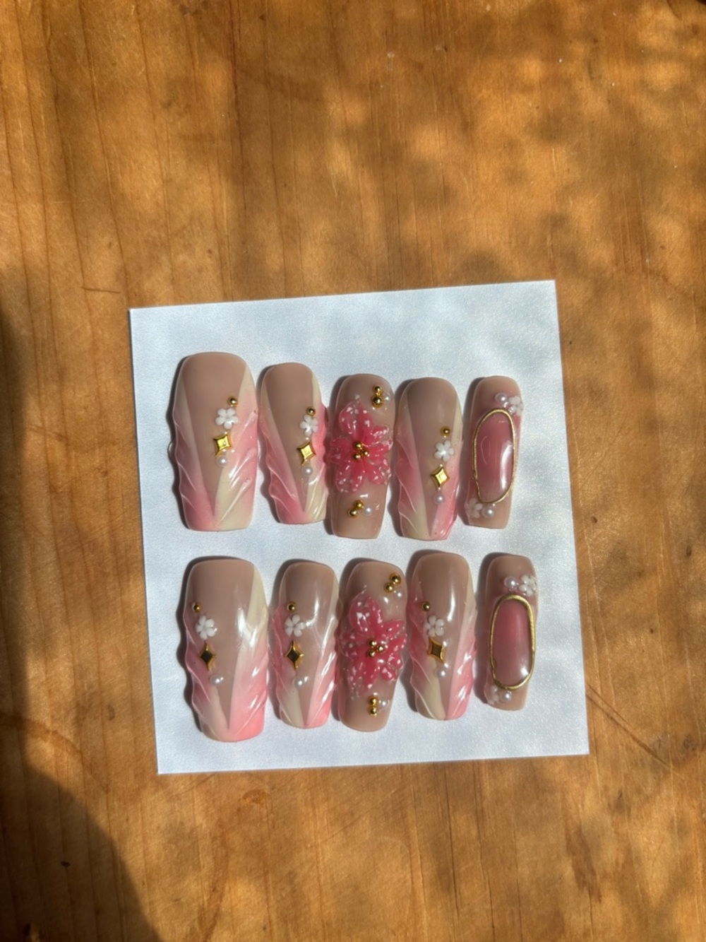 Press-On Nail Set 🩷✨